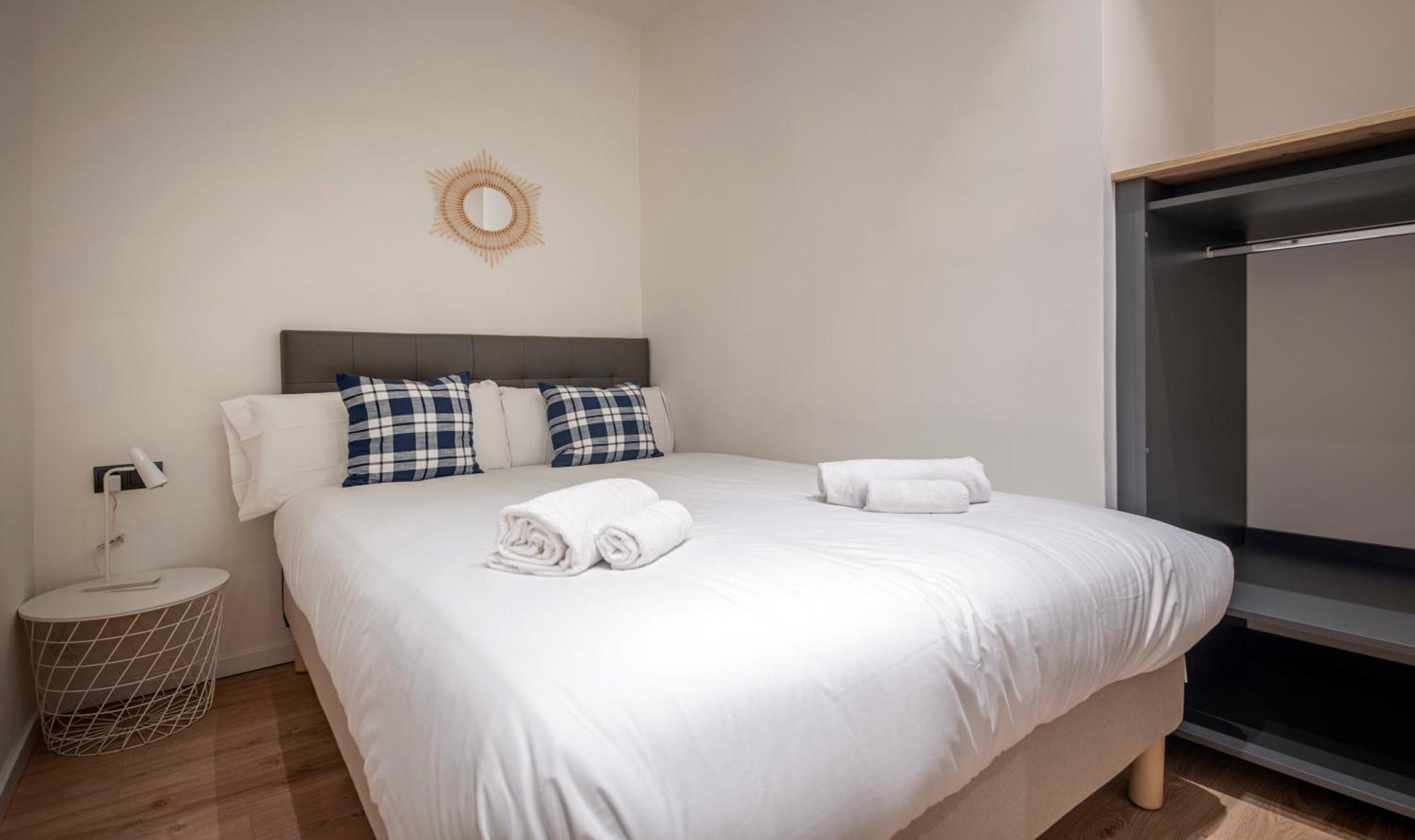 Apartamento De Cuatro Dormitorios En Carrer Diputacio — Photos 3